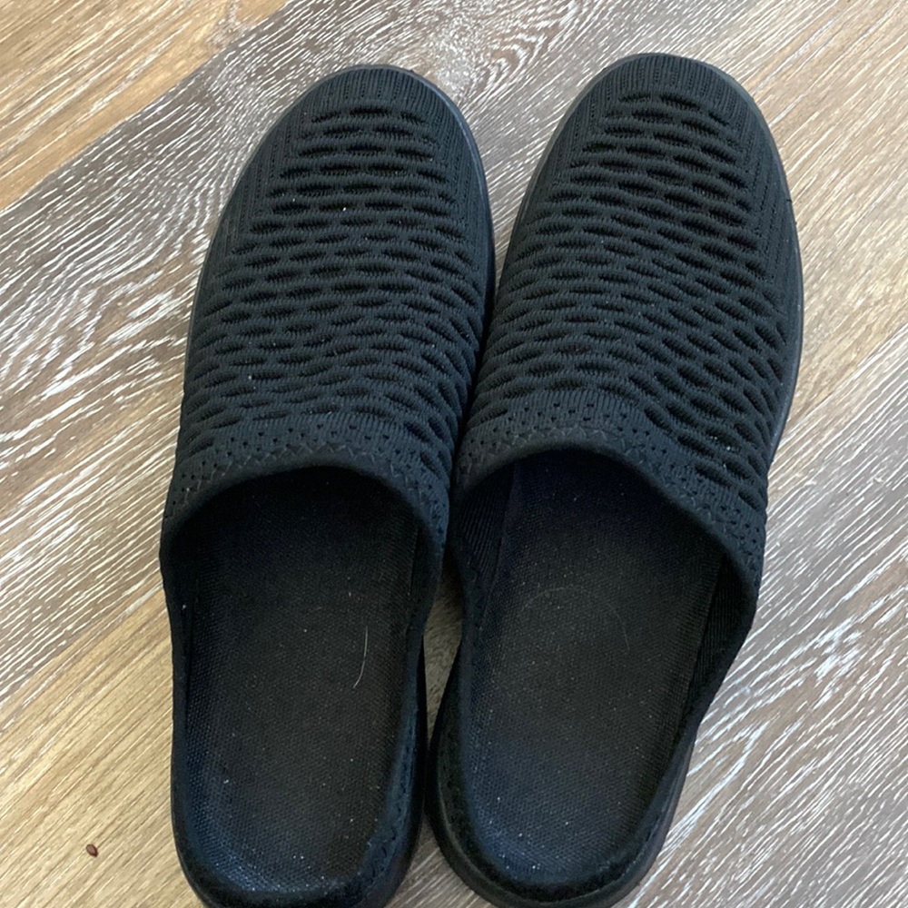 Mesh light weight slip on sneakers. 10.5 “ footbed